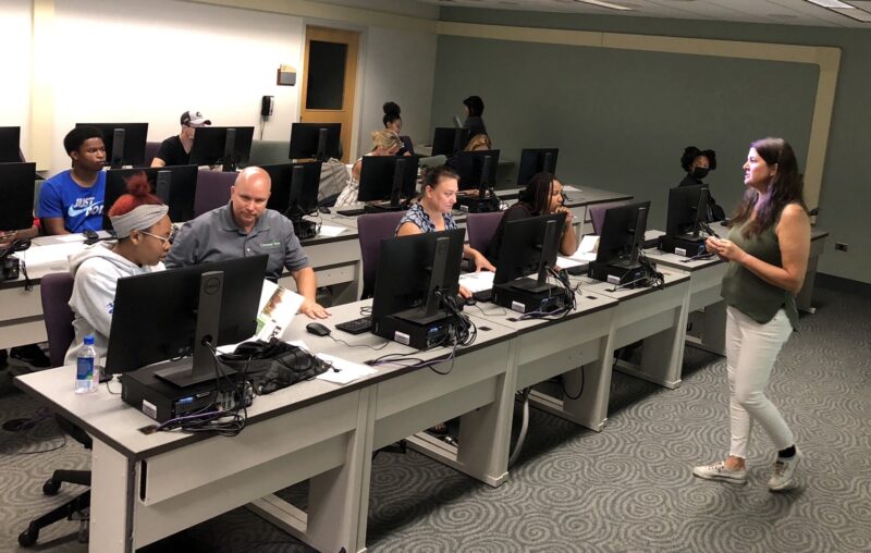 Students using computers to register for classes
