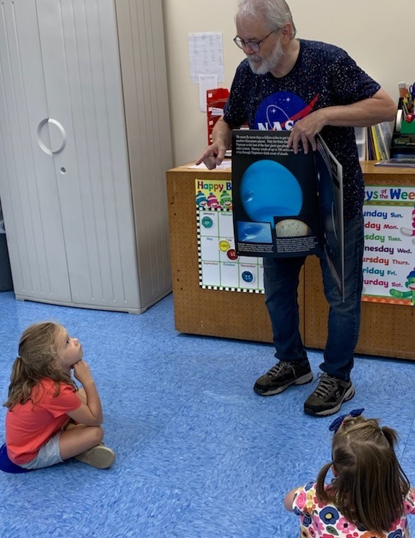 Terry Endres discusses the planets with preschoolers at Cincinnati Recreation Commission Mini-Camp