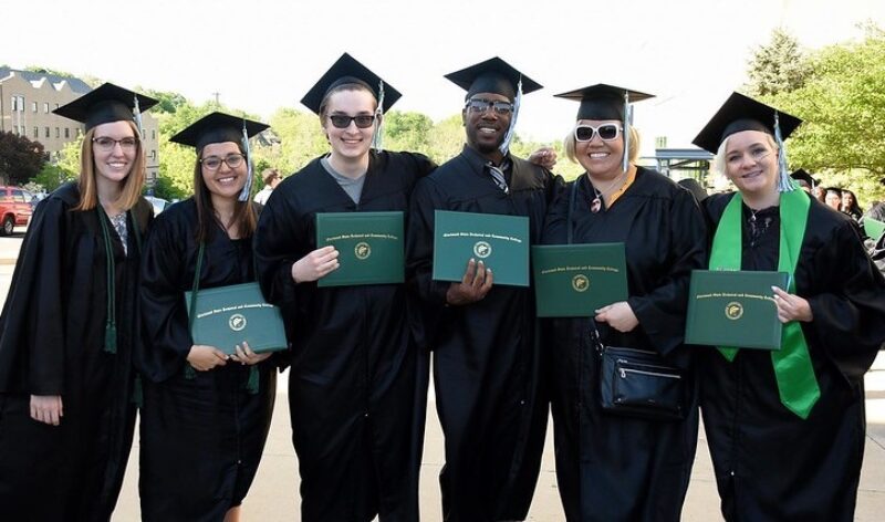 students at Cincinnati State Commencement