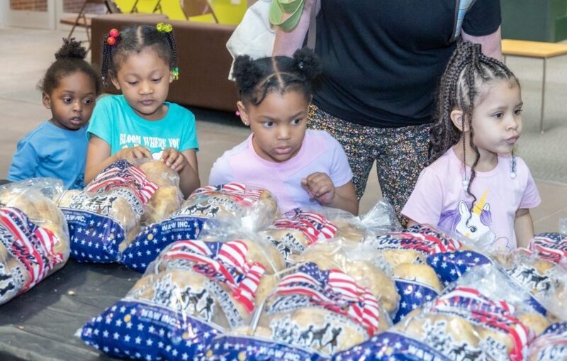 Mallory Center preschool children learning about produce at the Farmer's Market