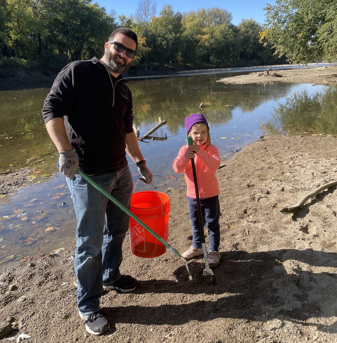 Mark Tiemeier and daughter at Fall 2022 Great Parks clean-up