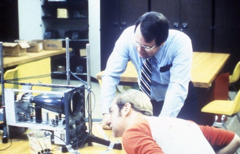 Rod Rupp assisting a student in a physics lab
