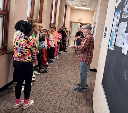 Arranging students to represent the planets