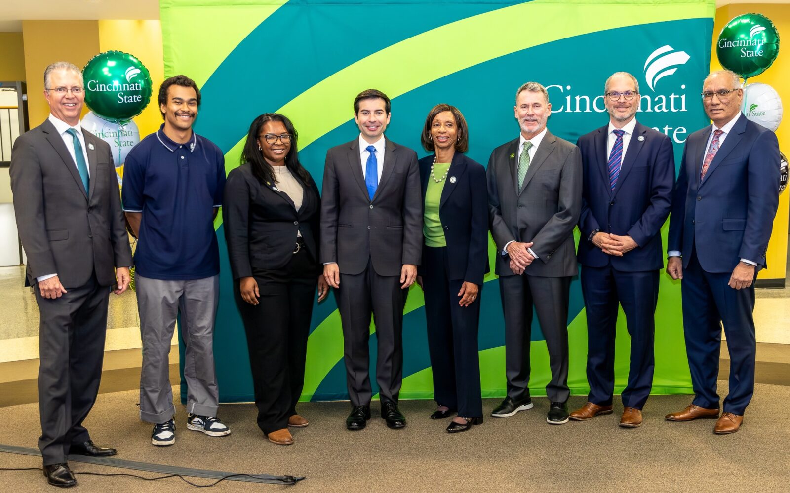Randy Kappesser, ’81 (Cincinnati State Alumni Board President), Roneld Smith (Automotive Service Management ‘26), Diamond Woodson (Civil Engineering Technology - Construction Mgmt, ’26), Keith Sonderling (Acting Secretary, U.S. Dept. of Labor), President Monica Posey, John Silverman (Cincinnati State Trustee), Brendon Cull (CEO, Cincinnati Regional Chamber), Raj Minhas, M.D. (Cincinnati State Trustee)
